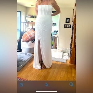 Brand new size small wedding dress. Size small -will fit 4-6 us womens.